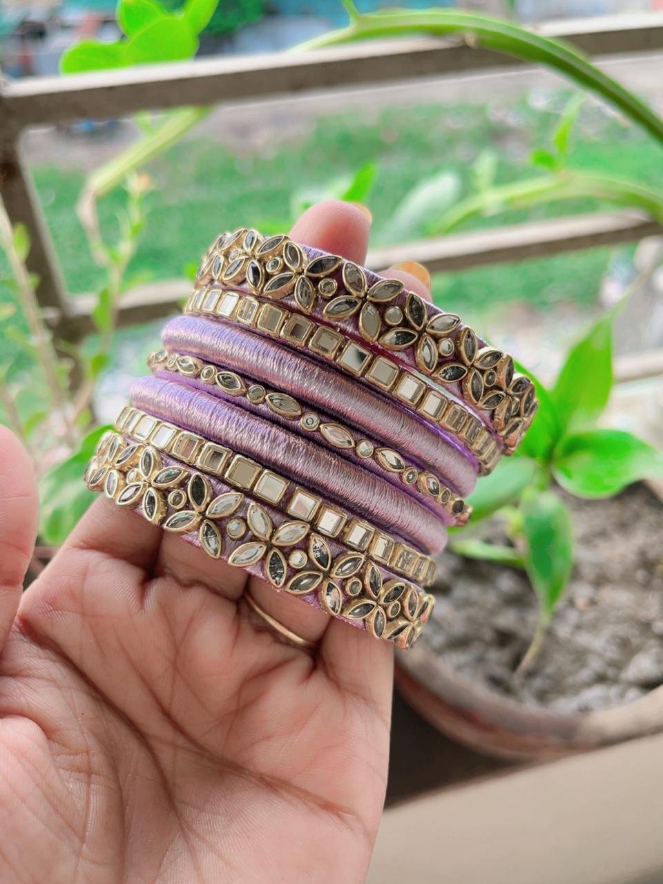 হাতে তৈরী রেশমি চুড়ি (copy) হাতে তৈরী রেশমি চুড়ি (copy)