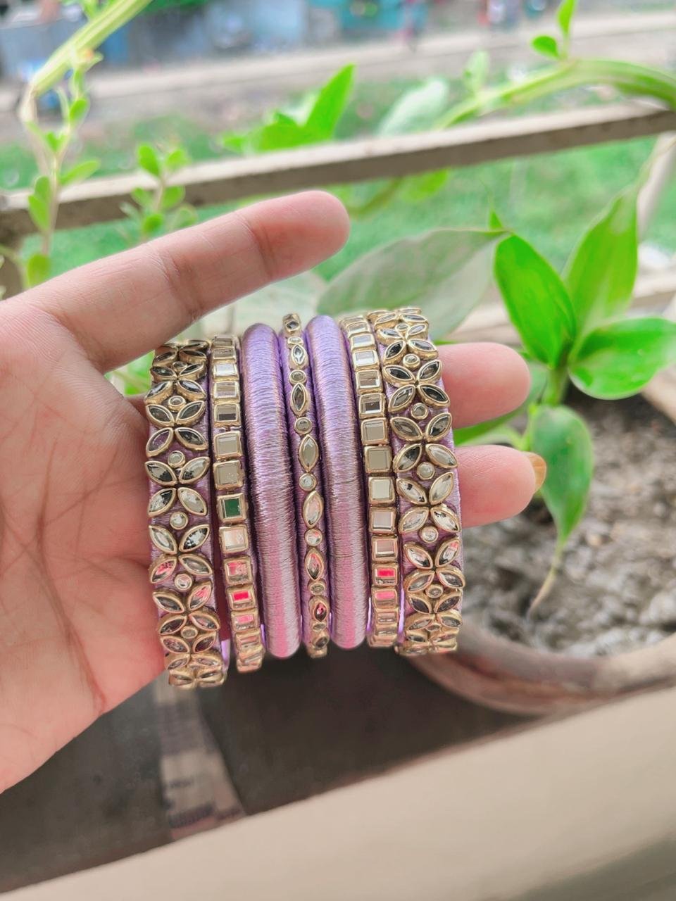 হাতে তৈরী রেশমি চুড়ি (copy) হাতে তৈরী রেশমি চুড়ি (copy)