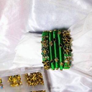 হাতে তৈরী রেশমি চুড়ি